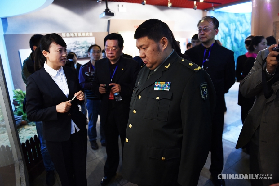 毛新宇一家参加阅兵活动画面公布毛新宇一家参加阅兵活动画面公布，展现荣耀瞬间